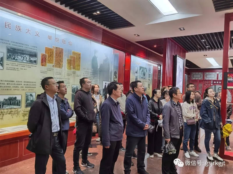 天水市政府金融辦、甘肅金控天水擔(dān)保公司、天水卓雅服飾公司黨支部聯(lián)合舉行主題黨日活動